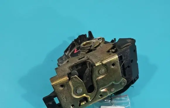 Ford Focus Front door lock 2S4AA21813HA IMPRK1597667