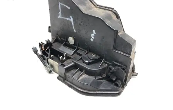 BMW X6 E71 Rear door lock 7202147