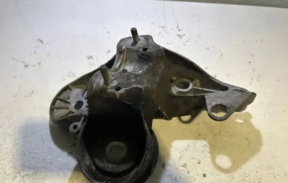 Audi A6 S6 C6 4F Engine mounting bracket 4F0199351S
