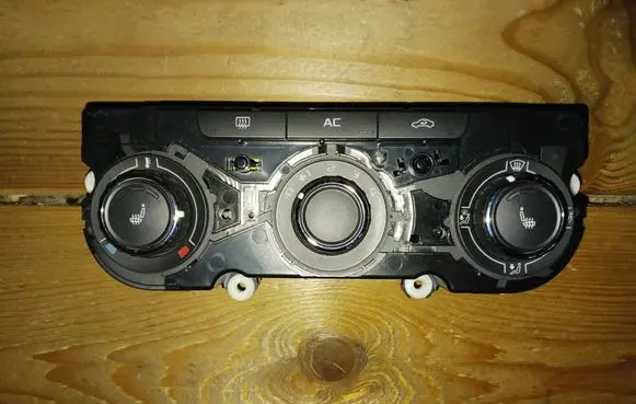 Skoda Octavia Mk2 (1Z) Air conditioning (A/C) switch 3T0820047T 5HB00975241