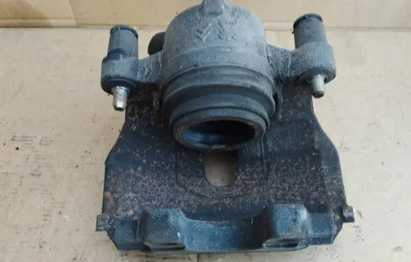 Peugeot 508 Front brake caliper 9686563180