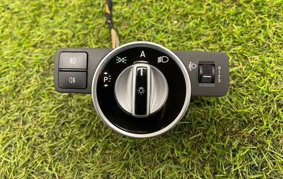 Mercedes-Benz C W204 Light switch A2049058002