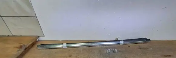 Mercedes-Benz S W140 Windshield trim MIA10564