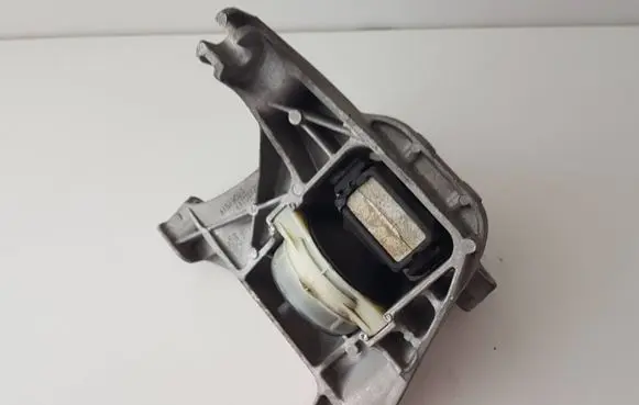 Peugeot 308 Engine mount bracket 4A103720 AIS19C03