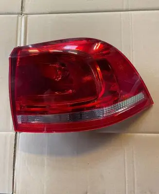 Volkswagen Touareg II Rear/tail lights 7P6945096D