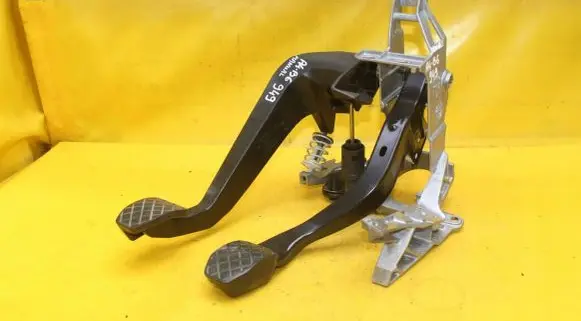 Audi A4 S4 B6 8E 8H Pedal assembly 8E1721117A