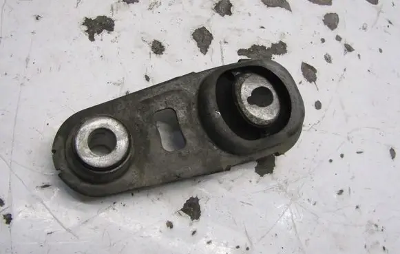 Nissan X-Trail T32 Engine mount vacuum valve 112383734R