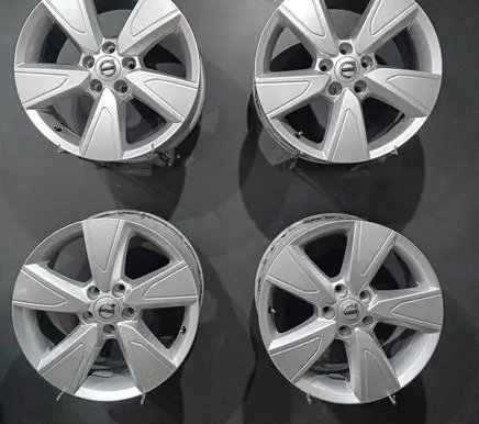 Volvo XC40 R17 alloy rim 31680565