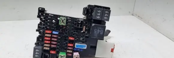 Volkswagen PASSAT B8 Fuse module 5Q0937615C