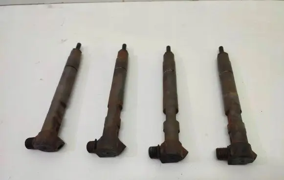 Mercedes-Benz A W176 Fuel injectors set A651070238