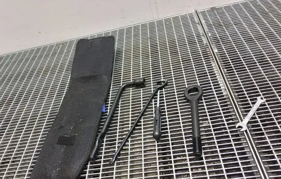 SsangYong Tivoli Tool set 