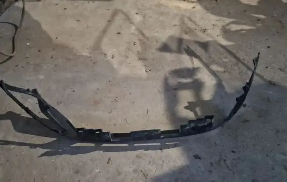 Front bumper lip
