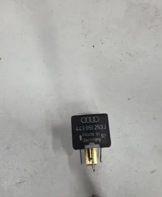 Audi A4 S4 B5 8D Other relay 899511