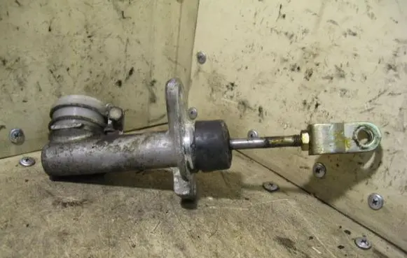 Volvo S40, V40 Clutch master cylinder 