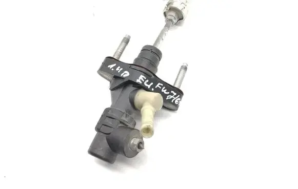 Toyota Corolla E120 E130 Clutch slave cylinder 
