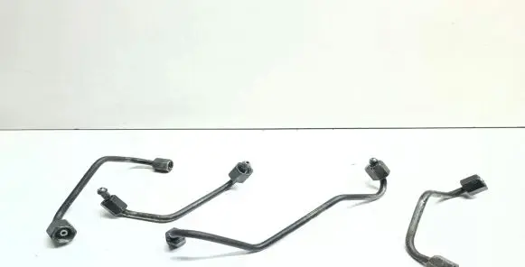 Hyundai Santa Fe Fuel injector supply line/pipe 