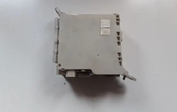 Lexus LS 460 - 600H Fuse module 8273050480