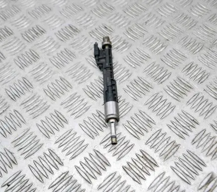 BMW 5 F10 F11 Fuel injector 0261500186 10213541