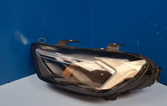 Audi A1 Headlight/headlamp 82A941033D 90106082