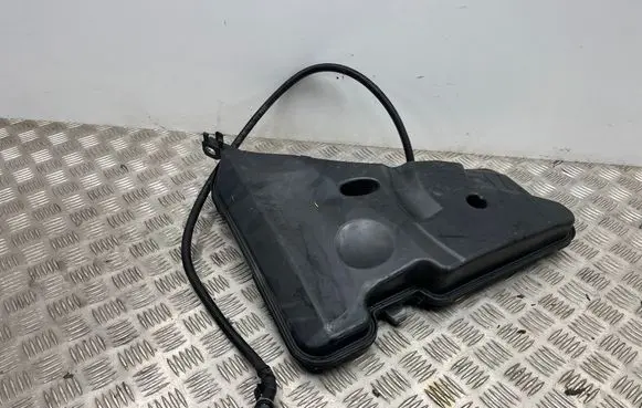 BMW 5 G30 G31 G38 Windshield washer fluid reservoir/tank 7357290