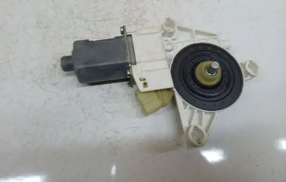 Mercedes-Benz R W251 Front door window regulator motor 0130822272