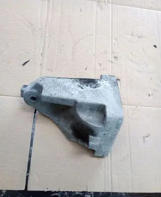 Mercedes-Benz Vito Viano W639 Engine mounting bracket A6422231904
