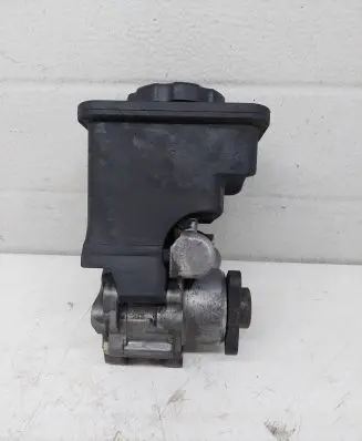 BMW 3 E46 Power steering pump 6756575