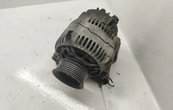 Audi A4 S4 B5 8D Generator/alternator 0123320016 0986040330 14V90A383