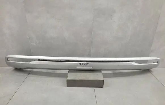 Hyundai Genesis Rear bumper trim bar molding 86670DS100