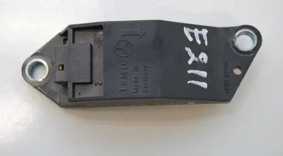 Mercedes-Benz E W211 Airbag deployment crash/impact sensor A0018209326