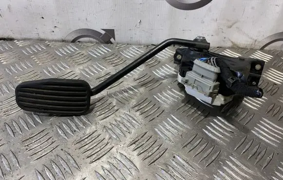Volvo XC90 Accelerator throttle pedal 30683521
