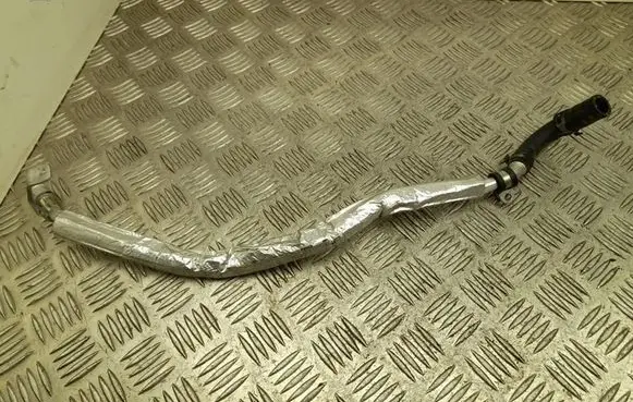 Porsche Macan (95B) Engine coolant pipe/hose 95B121064