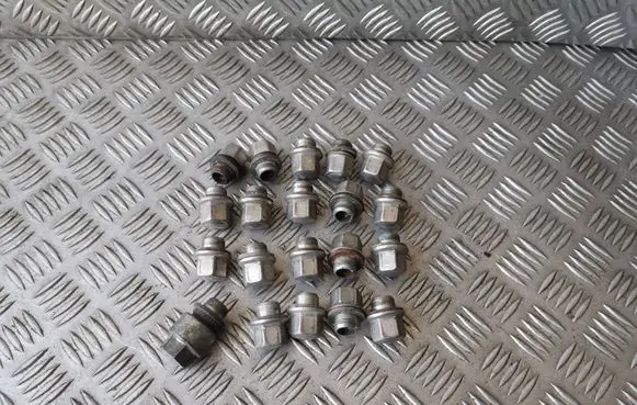 Jaguar XJ X308 Nuts/bolts 