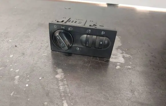 Volkswagen Golf III Light switch 1H6941531N