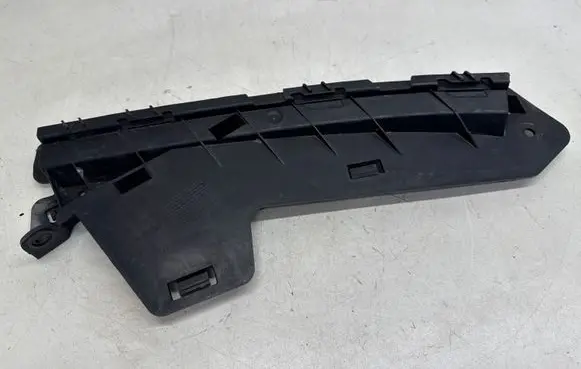 Volvo XC70 Front bumper mounting bracket 30796388