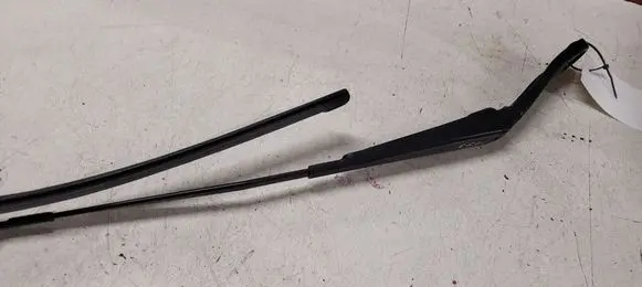 Volvo XC60 Front wiper blade arm 3075325