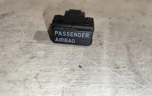 Passenger airbag on/off switch
