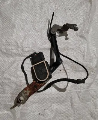 BMW 3 F30 F35 F31 Rear air suspension level height sensor 37146861351