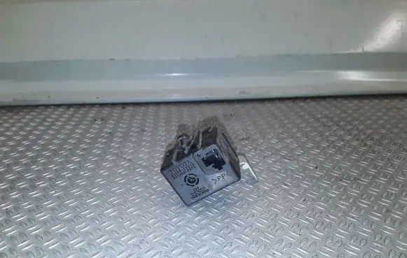 Toyota Corolla Verso AR10 Horn buzzer relay 8665013010