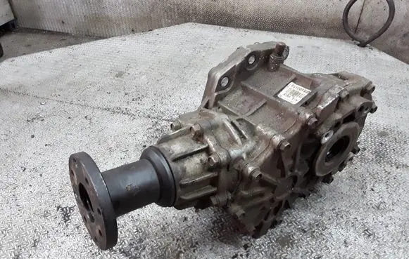 Gearbox transfer box case