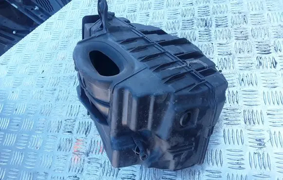 Renault Scenic III - Grand scenic III Air filter box 8200947663