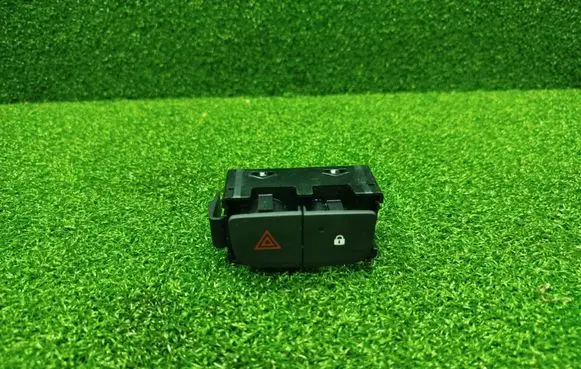 Renault Trafic III (X82) Hazard light switch 252100622R