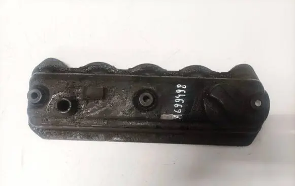 Volkswagen PASSAT B5 Rocker cam cover 