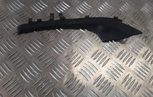 Nissan Note (E12) Windshield trim