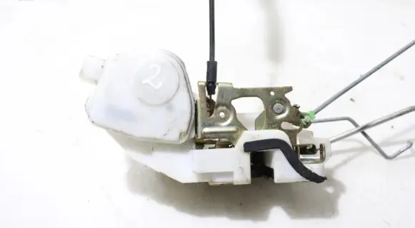 Mitsubishi Outlander Front door lock