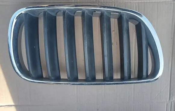 BMW X3 E83 Front grill 3420088