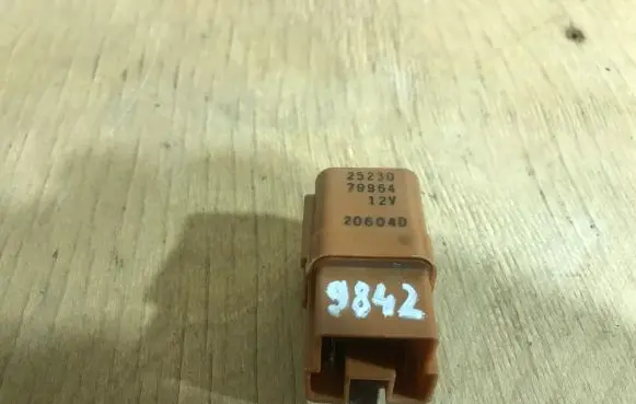 Nissan Primera Other relay 2523079964