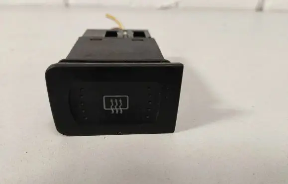 Volkswagen Golf IV Windscreen/window heater switch 1J0959621C