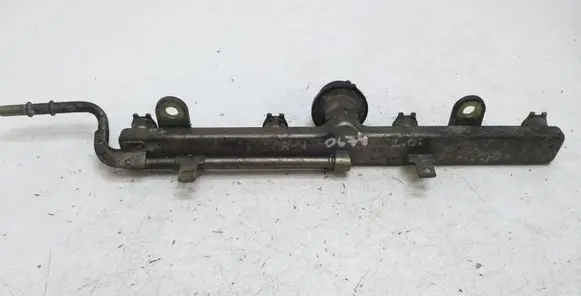 Honda FR-V Fuel main line pipe