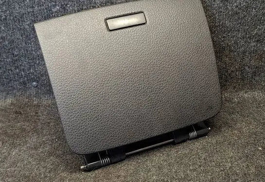 Volkswagen Touareg II Glove box 7P6857922